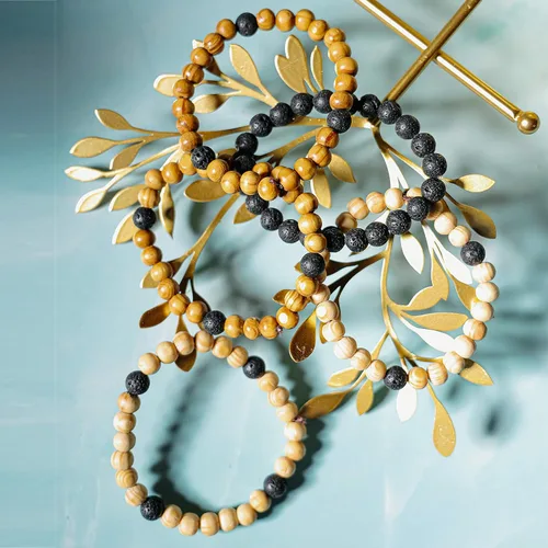 Vista 6 de Manfnee Pulsera de cuentas de madera para hombres y mujeres, difusor de aceite esencial de lava
