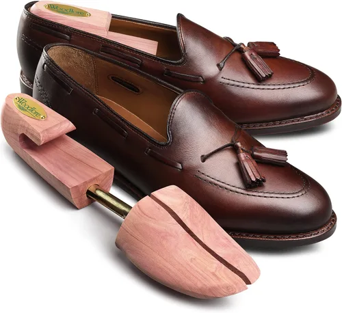 Vista 2 de Woodlore - Árboles de zapatos para hombre, combinación de 2 árboles aromáticos de cedro rojo (para dos pares de zapatos) fabricados en los Estados