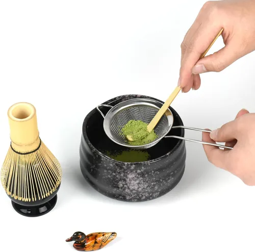 Vista 5 de Artcome Kit de ceremonia de matcha para ceremonia de té japonesa, cuenco tradicional de matcha, batidor, cuchara de té, colador de polvo matcha Negro