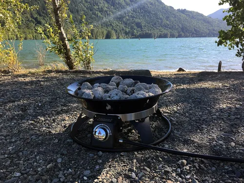 Vista 4 de Outland Living Chimenea portátil de propano, 21 pulgadas, 58,000 BTU con cubierta de chimenea y kit de transporte, fogata de gas sin humo Perfecta