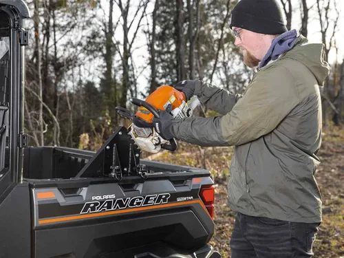 Vista 4 de SuperATV Montura de motosierra para Polaris Ranger y Polaris General (todos los años y modelos) Incluye cierres y amarras para fácil instalación