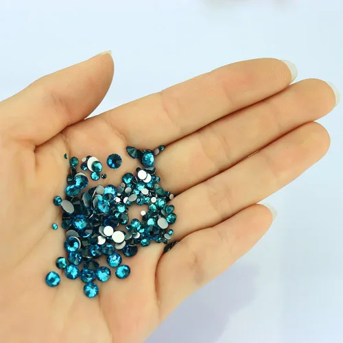 Vista 26 de LolliBeads Piedras redondas de resina para uñas con parte trasera plana y cristales acrílicos.