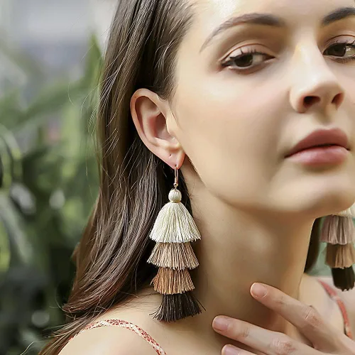 Vista 3 de Aretes de borla para mujer occidental, hechos a mano, hilo escalonado, de moda, multicolor, San Valentín, Navidad, cumpleaños, fiesta, regalo