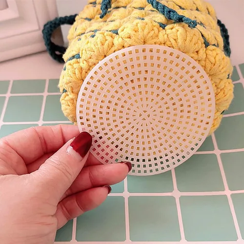 Vista 2 de iSuperb Paquete de 30 láminas redondas de lona de plástico con forma de malla, para bordados, manualidades, hilo, tejido y proyectos de ganchillo