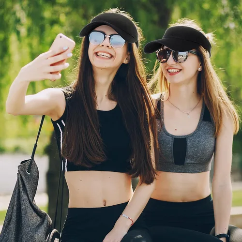 Vista 7 de Syhood 15 sombreros de visera para el sol, ropa deportiva, gorra de visera ajustable, protección solar para mujeres y hombres Negro