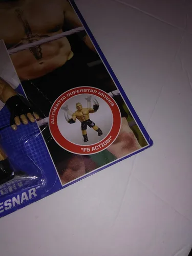 Vista 2 de WWE Retro Collection Brock Lesnar Figura de acción de 4.5 pulgadas