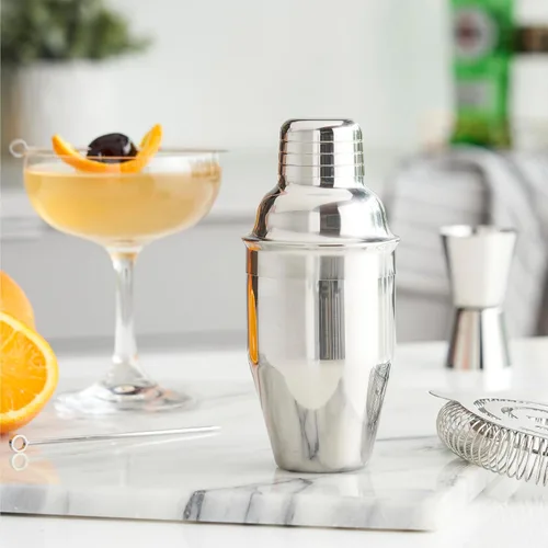 Vista 4 de True Contorno - Coctelera de acero inoxidable con colador de 8.5 onzas, coctelera con tapa y colador, coctelera de bebidas mixtas, coctelera de licor