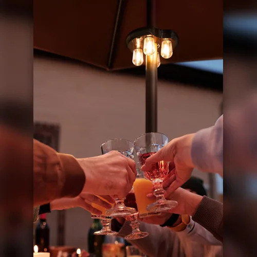 Vista 5 de Luz para sombrilla de patio con bombillas LED Edison, funciona con pilas, luces de poste para sombrilla para exteriores con 2 modos de iluminación