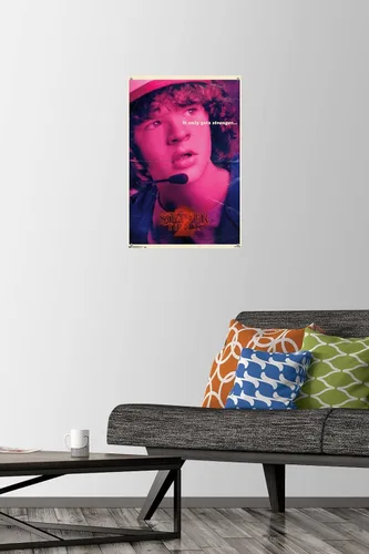 Vista 2 de Netflix Stranger Things: Season 2 - Póster de pared Dustin con alfileres