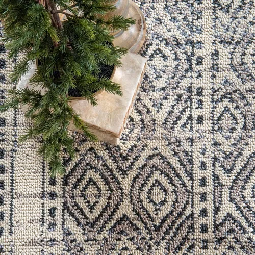 Vista 6 de nuLOOM Chenoa - Alfombra tribal a rayas con borlas, 4 x 6, marfil