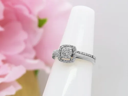 Vista 4 de Dazzlingrock Collection Juego de anillos de compromiso de diamantes redondos de 0,30 quilates para mujer, estilo racimo, para mujer, de 13 quilates
