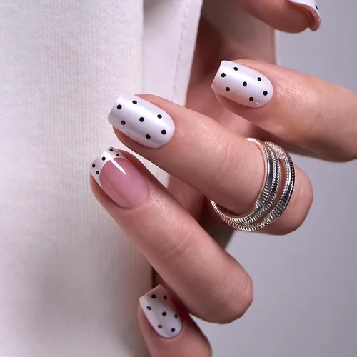 Vista 14 de CurvLife Uñas postizas cuadradas cortas a presión, terciopelo degradado Paris Script
