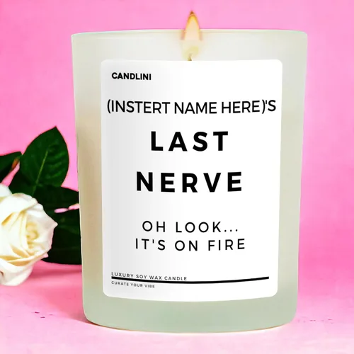 Vista 6 de Vela personalizada Last Nerve... Oh mira, está en llamas Añade cualquier nombre Regalo para mujeres y hombres Vela de lujo Mezcla de soja