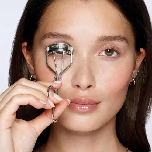 Vista 3 de Tweezerman Rizador de pestañas clásico con almohadillas de recambio - Herramienta de pestañas de maquillaje para todas las formas de ojos