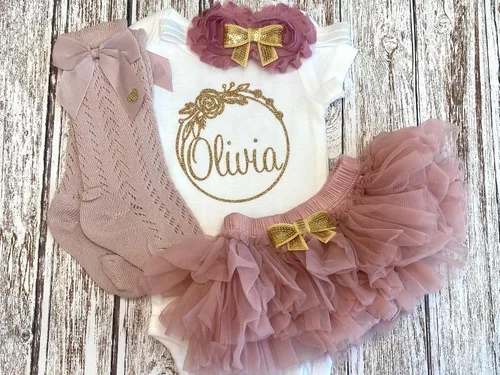Vista 3 de Personalized Baby Girl Outfit Circular Floral Wreath Design Gold Glitter Optional Accessories