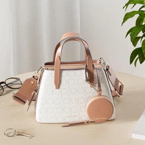 Vista 6 de Calvin Klein Millie - Mini bolso cruzado 2 en 1 con compartimento triple