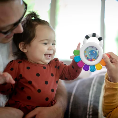 Vista 6 de Baby Einstein Outstanding Opus The Octopus - Sonajero sensorial y mordedor, juguete multiusos, sin BPA y refrigerable, 3 meses en adelante Sonajero