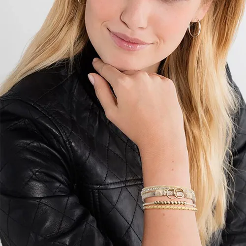 Vista 3 de Wovanoo Pulseras de cuero multicapa, pulseras envolventes de múltiples hebras, hechas a mano, brazalete de cuerda trenzada con hebilla magnética