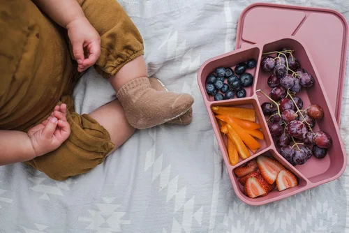 Vista 2 de Spoondrift Lonchera Bento de silicona 100% ecológica de grado alimenticio, a prueba de fugas, para niños y adultos, 4 compartimentos, elige entre 6