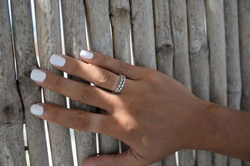 Vista 3 de espere Anillo de eternidad de plata sterlina y circonitas cúbicas engastadas, bañado en platino o en oro rosado, tallas 3.5-9.5