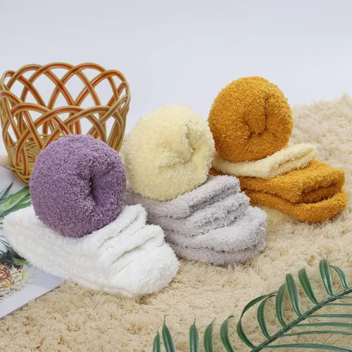 Vista 2 de Calcetines mullidos para mujer, calcetines suaves y esponjosos, calcetines de felpa gruesos y acogedores, calcetines de Navidad para mujer, 5 pares