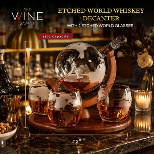 Vista 2 de Decantador del mundo grabado con globo de whisky, juego de regalo de whisky The Wine Savant con avión antiguo, piedras de whisky y 4 vasos de mapa