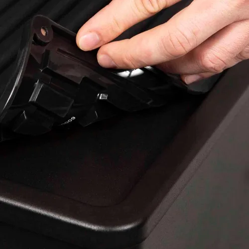 Vista 6 de Broil King 60007 - Alfombrilla de silicona para estante lateral, diseño magnético, color negro