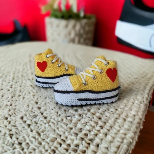 Vista 4 de Handmade Yellow Crochet Baby Sneakers Booties, Unique Gender-Neutral Newborn Socks, Customizable Baby Shower Gift, Custom Baby Gifts, Baby Girl/Boy