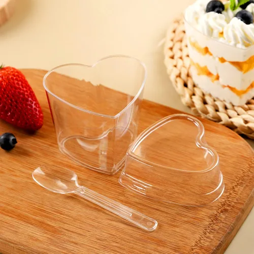 Vista 3 de Paquete de 100 mini vasos de plástico transparente con tapas, recipiente de yogur en forma de corazón de 5 onzas para fiestas, aperitivos