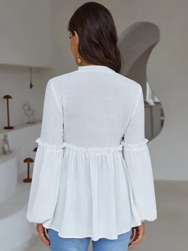 Vista 2 de MakeMeChic Camisa de maternidad de manga larga con cuello alto falso y ribete de volantes para mujer