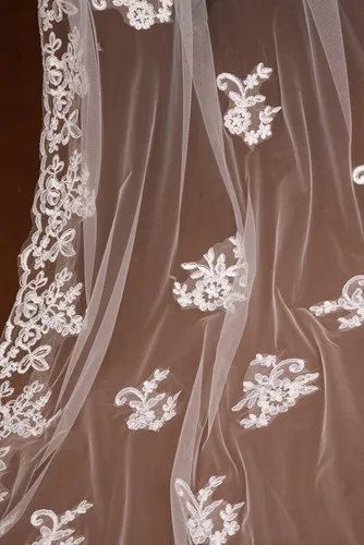 Vista 7 de Babyonlinedress Applique Lace Edge Cathedral Wedding Bidal Veil and Comb