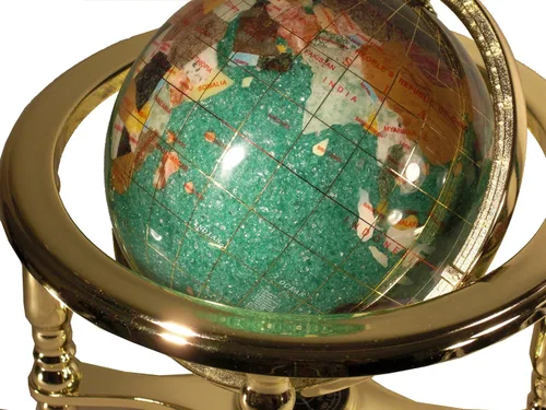 Vista 2 de Unique Art - Tablero de mesa de 10 pulgadas de alto, globo del mundo con piedras preciosas cristalitas verdes con soporte dorado de cuatro patas