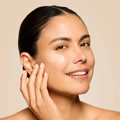 Vista 8 de Honest Beauty Mini Vitamin C Radiance Serum, mejora el tono de la piel y la tez, suave para pieles sensibles, sin fragancia, vegano