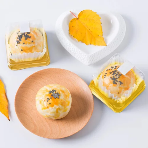 Vista 4 de UPKOCH 50 cajas cuadradas de plástico para pastel de luna, embalaje de postre dorado, recipiente para magdalenas individuales, pequeñas