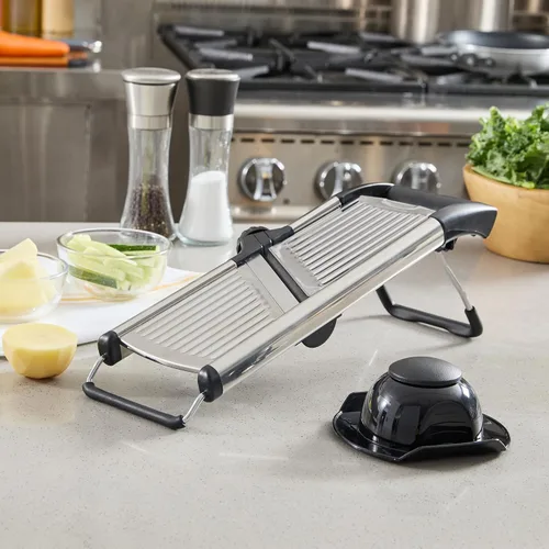 Vista 10 de Restaurantware Rebanadora de mandolina ajustable de acero inoxidable, cortador de verduras estándar alemán con protector de cuchilla, guantes
