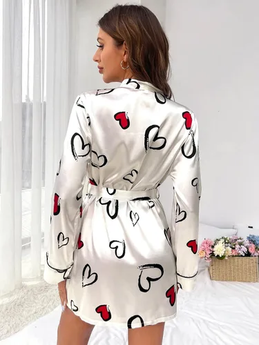 Vista 2 de GORGLITTER Bata de satén de seda con estampado de corazón para mujer, bata corta de satén para boda