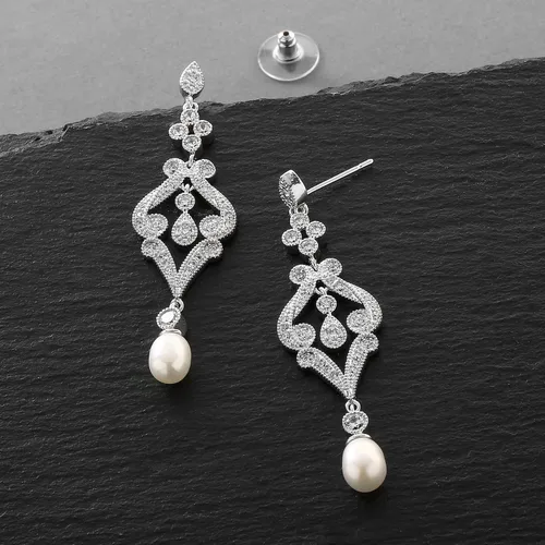 Vista 6 de Mariell pendientes nupciales clásicos de cubic circonia con gotas de perlas de agua dulce genuinas