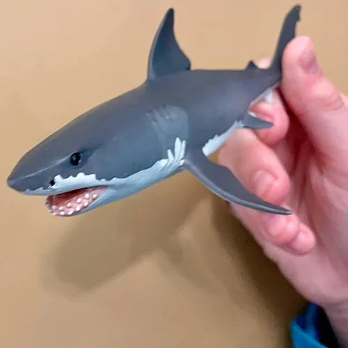 Vista 7 de Safari Ltd. Gran figura de tiburón blanco – Figura de modelo realista de 6.25 pulgadas – Juguete educativo para niños, niñas y niños a partir de 3