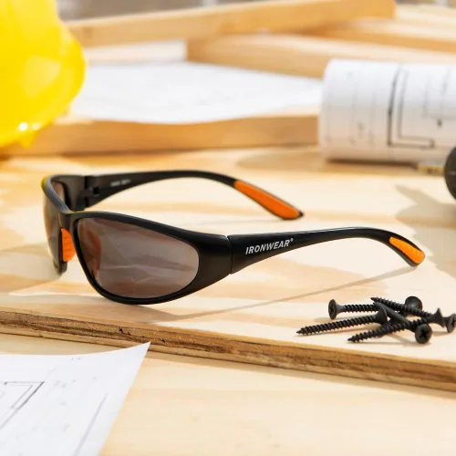 Vista 6 de Ironwear 3030 Bradford Series - Gafas de seguridad resistentes a los arañazos con protección UV (negro/gris, 2.5)