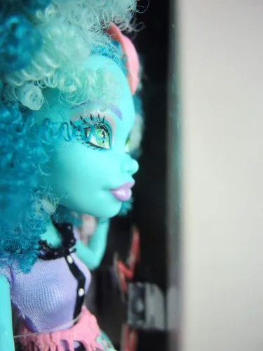Vista 6 de Mattel Monster High Frights, Camera, Action! Muñeca Belle Honey Swamp