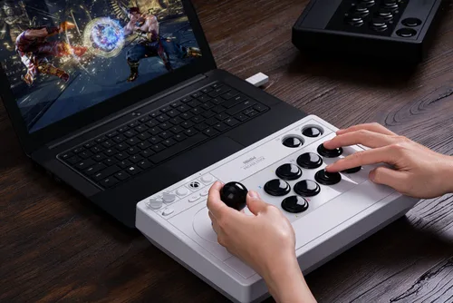 Vista 6 de 8BitDo Wireless Arcade Stick for Xbox Series XS, Xbox One and Windows 10, Arcade Fight Stick with 3.5mm Audio Jack - Officially Licensed (White)