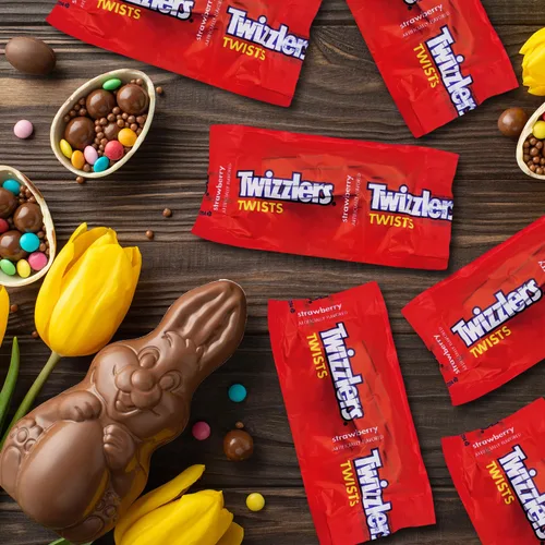 Vista 2 de Paquete a Granel de Dulces de Regaliz Twist con Sabor a Fresa de 2 Libras - Dulces Masticables Envueltos Individualmente para Relleno de Canastas
