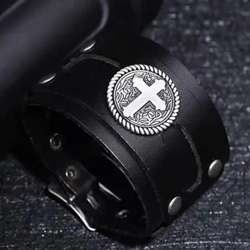 Vista 2 de NIGHTCRUZ Pulsera ancha de cuero con cruz, brazalete de puño de cuero medieval para hombres
