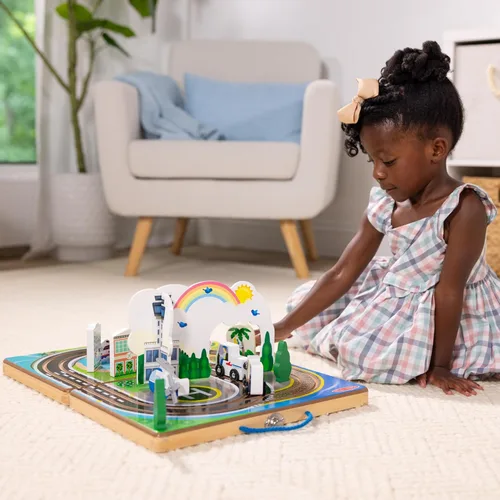 Vista 2 de Melissa & Doug Juego de aeropuerto para llevar, vehículos, pistas incorporadas para niños y niñas de 3 años en adelante - Certificado FSC