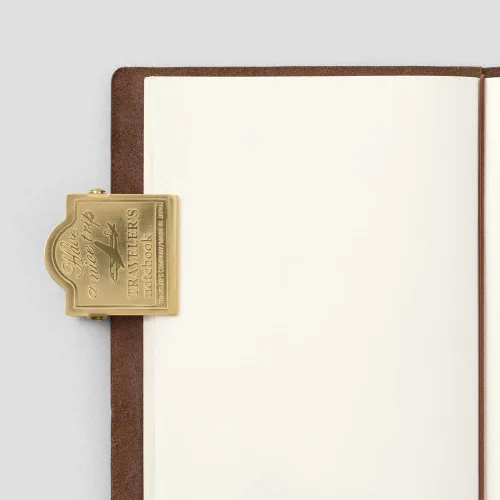 Vista 2 de DESIGNPHIL Cuaderno de viajero, latón, clip, patrón de avión 43090006