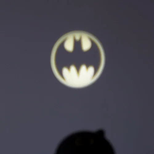 Vista 2 de Kurt Adler Proyector de señal de murciélago Batman de 14 pulgadas, color negro