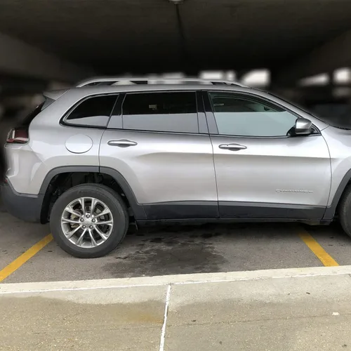 Vista 3 de Revestimiento de vinilo opaco cromado para Jeep Cherokee 2014-2021 (negro brillante)
