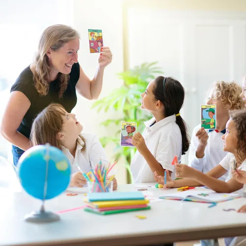 Vista 5 de Tarjetas didácticas de educación financiera para niños Aprenda dinero y habilidades de gasto Recurso de educación financiera para niños