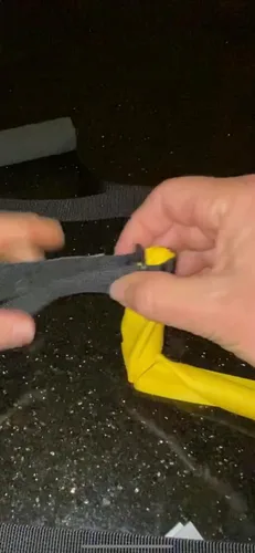 Vista 4 de Therapist's Choice® Anclaje de puerta con hebilla para fijar bandas de resistencia y tubos