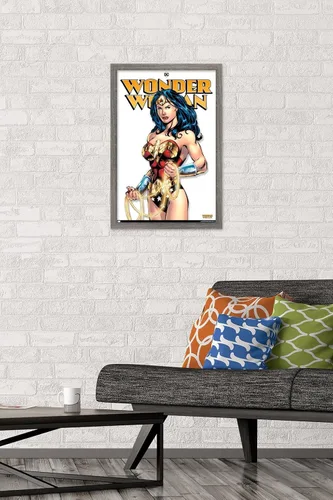 Vista 2 de Trends International DC Comics Wonder Woman - Póster de pared, 22.4 pulgadas de largo x 14.7 pulgadas, versión enmarcada de madera de granero